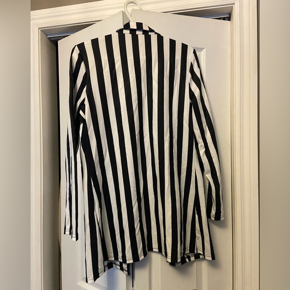 Black and white striped blazer - Picture 2 of 2